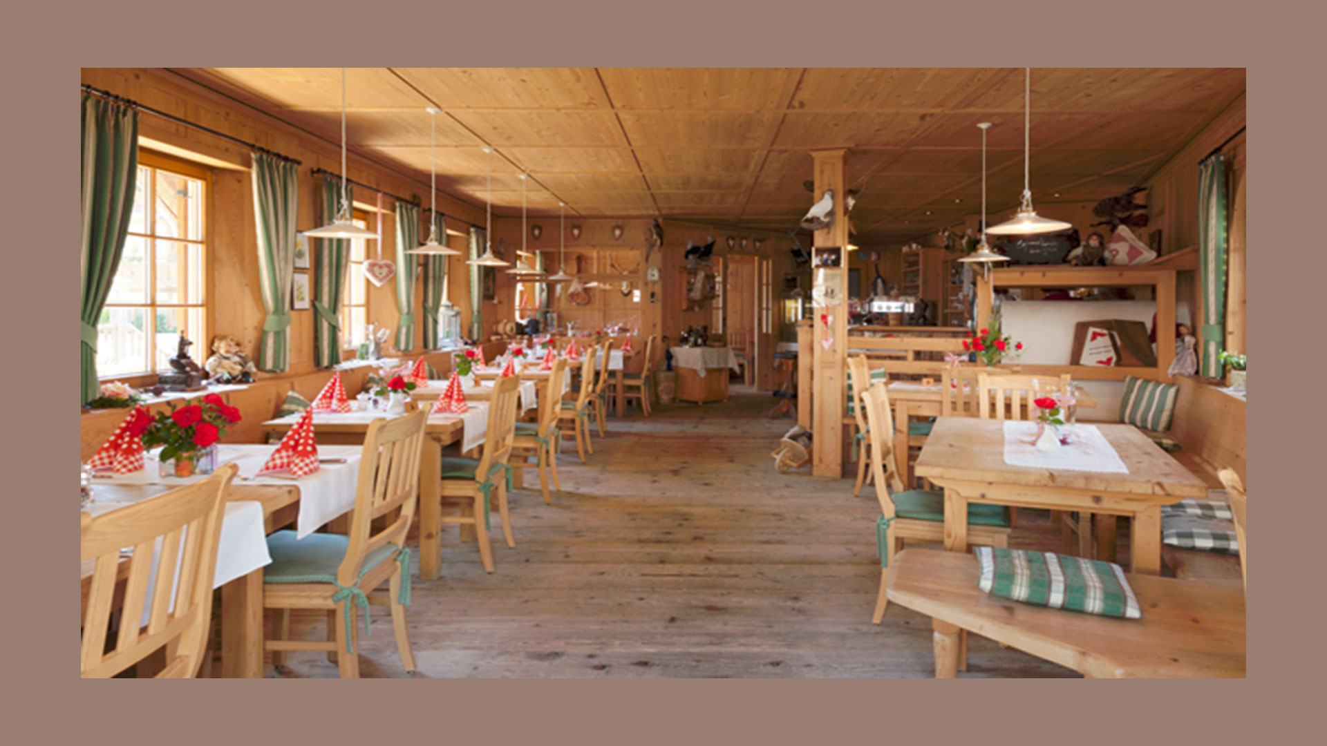the Dorfstub'm restaurant at Verdinserhof furnished in wood