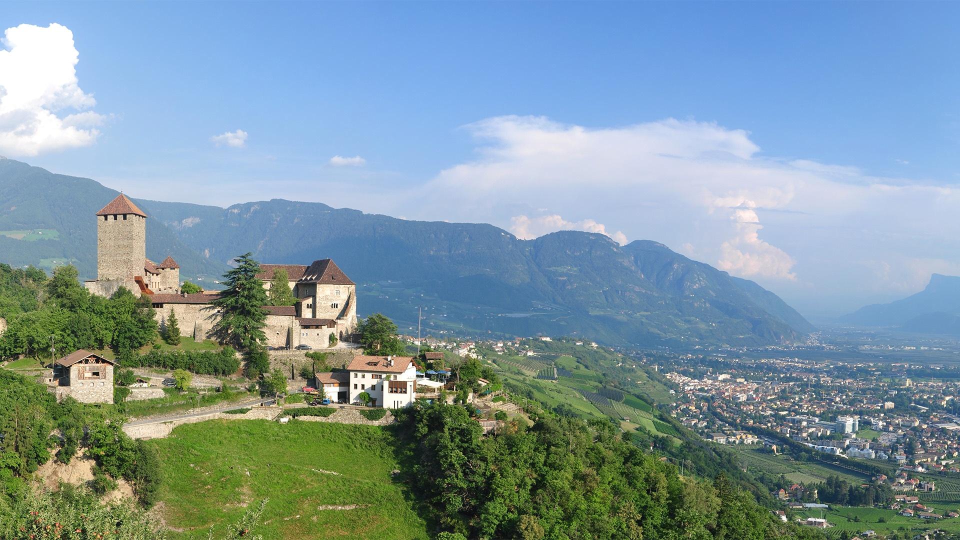 Gönnen Sie sich ein spannendes Erlebnis in Meran und Umgebung: Skispaß, Wandern und Shopping sind garantiert.