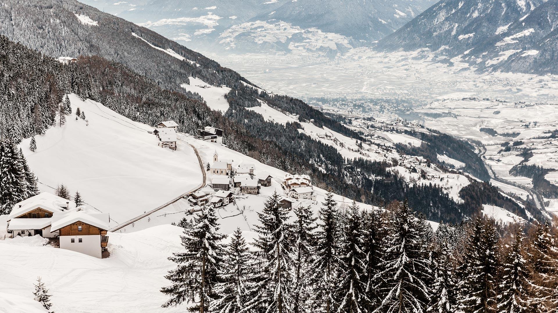In winter in Merano and environs you will experience an exciting time in the nearby ski area: guaranteed fun between skiing, hiking and shopping.